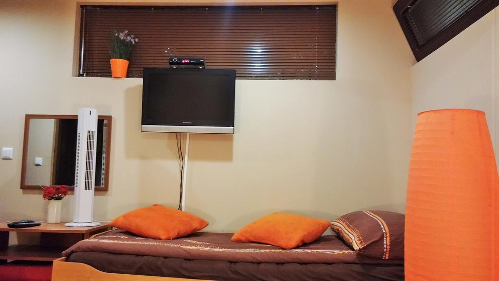 B&B Bazeni SJJ Rum bild