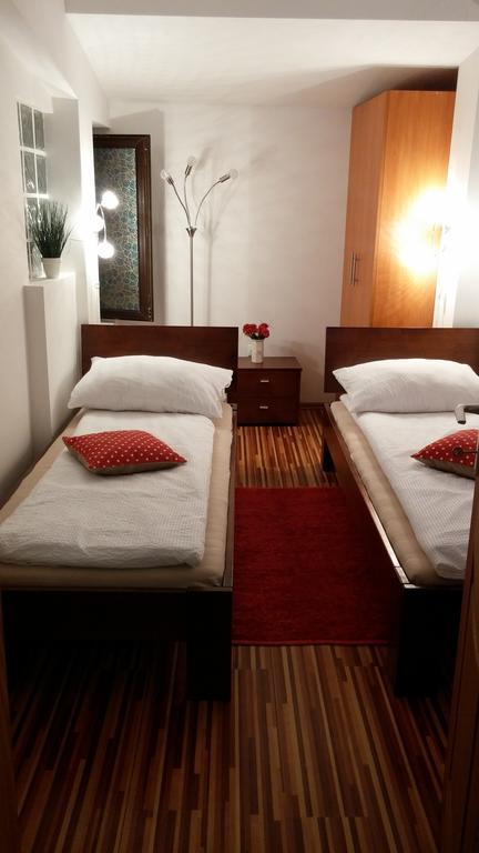 B&B Bazeni SJJ Exteriör bild