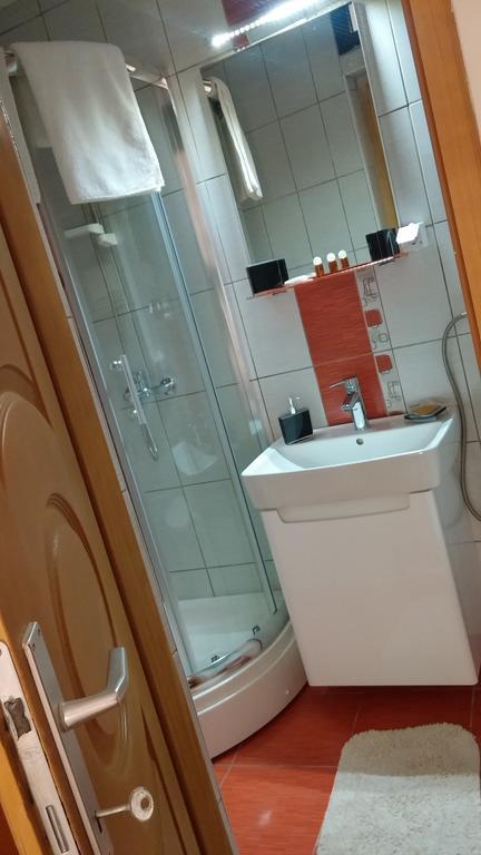 B&B Bazeni SJJ Rum bild