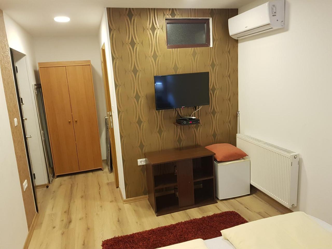 B&B Bazeni SJJ Exteriör bild